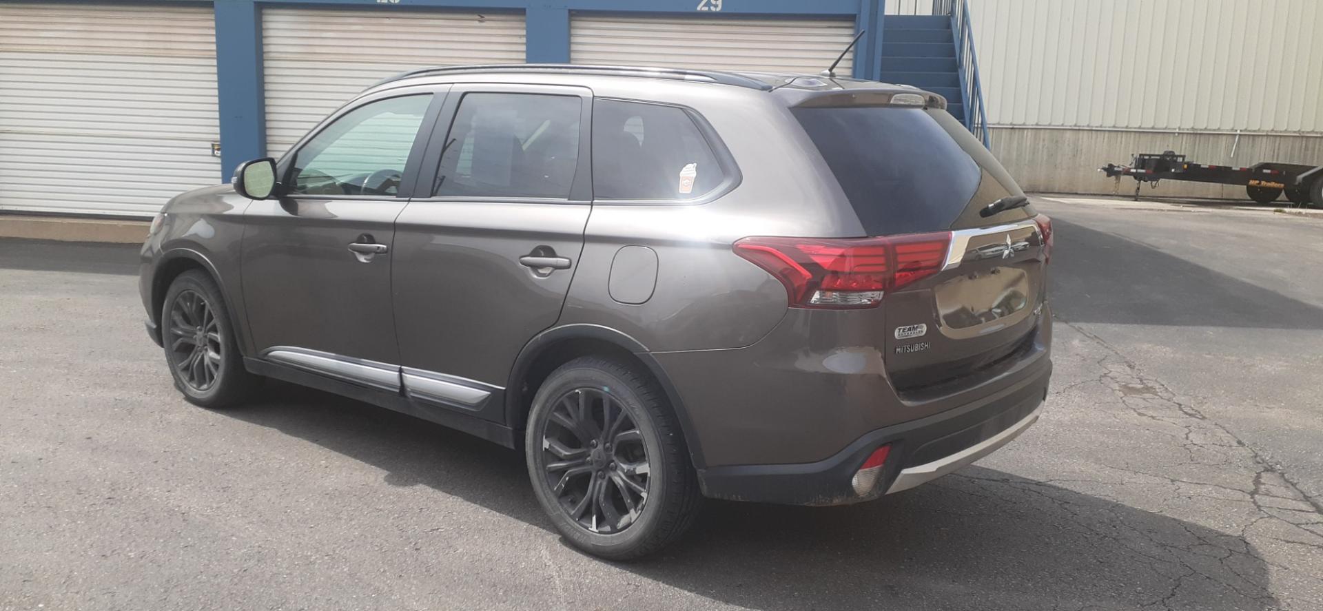 2016 Mitsubishi Outlander SE AWD (JA4AZ3A37GZ) with an 2.4L L4 DOHC 16V engine, CVT transmission, located at 2015 Cambell Street, Rapid City, SD, 57701, (605) 342-8326, 44.066433, -103.191772 - CARFAX AVAILABLE - Photo#2